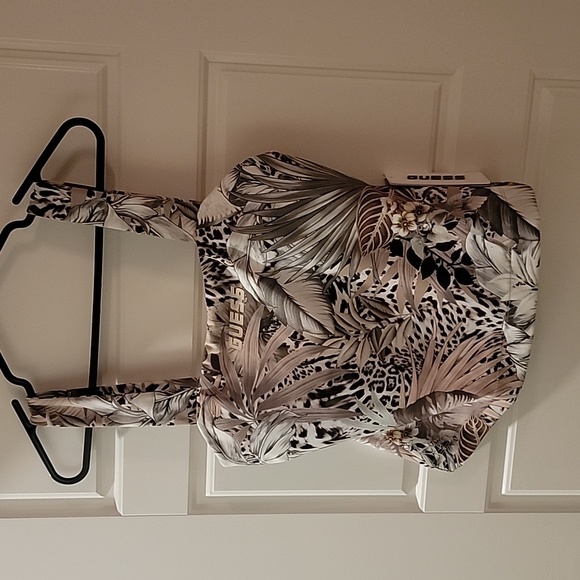 Guess Tropical Workout Top sz M NWT - Picture 1 of 7